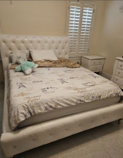 Queen Bedroom Set