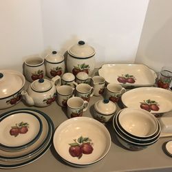 Apple Vintage 1990's Casuals China Pearl Porcelain Set Of 29