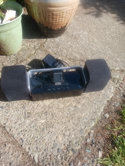 Ipod/ IPad Speaker Dock W/ Aux Input 