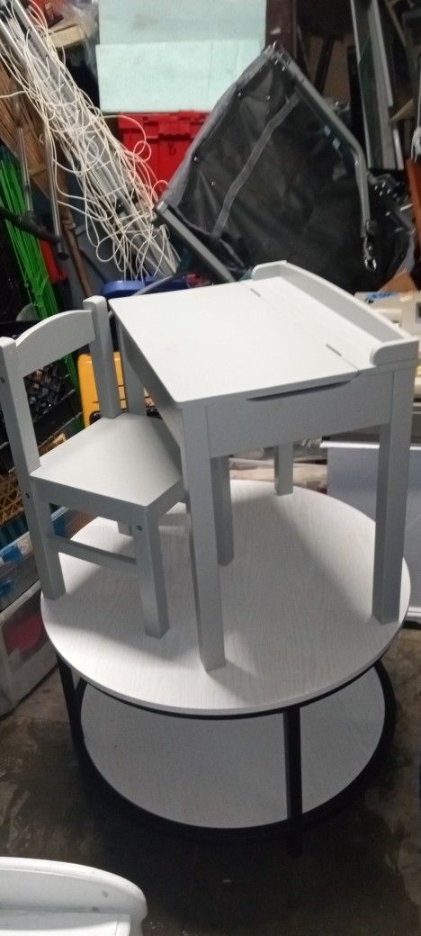 Child Size Desk & Chair