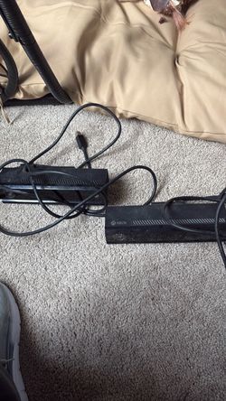 Two Xbox one Kinects