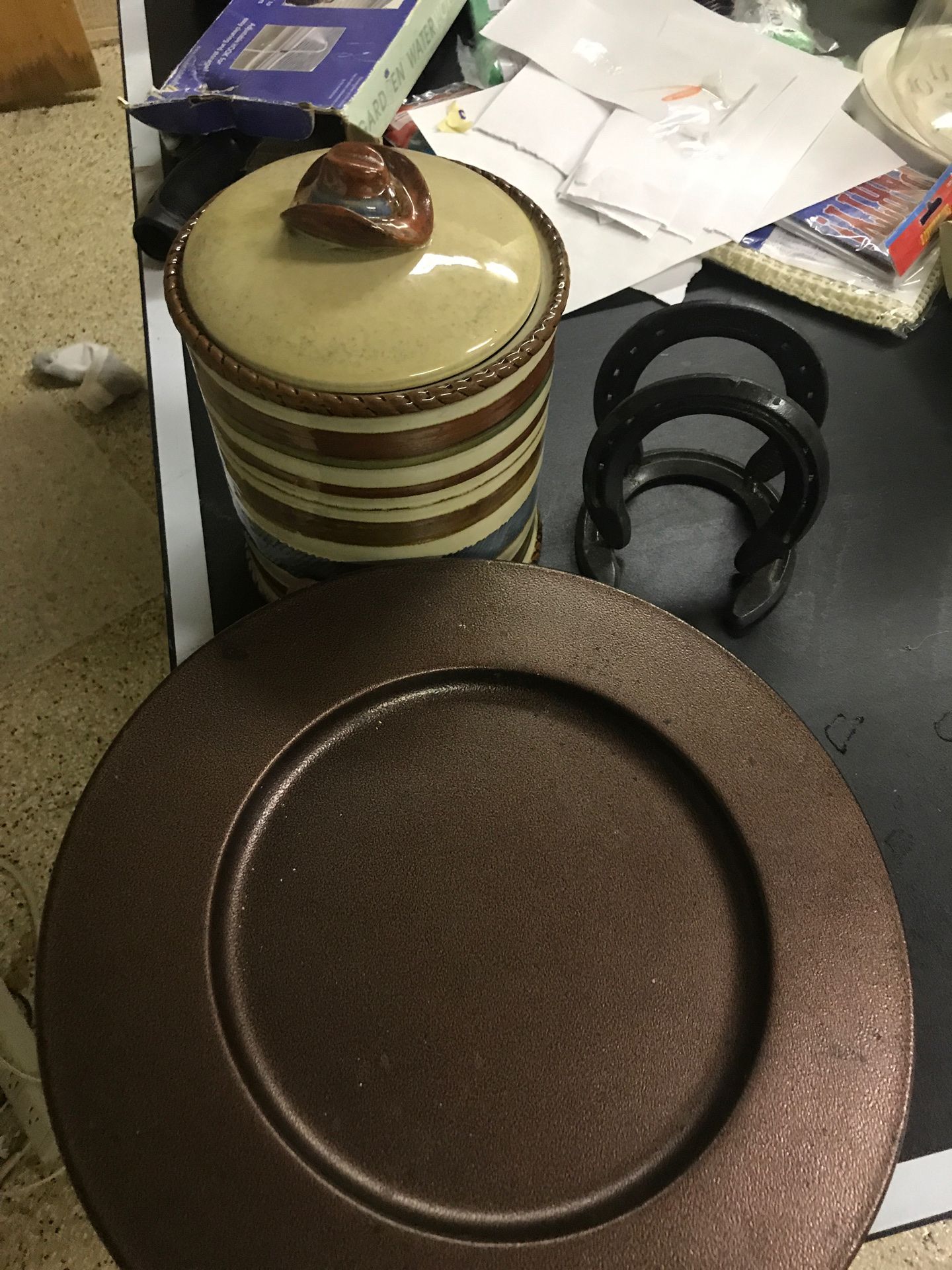 Western accents 4 metal lg chargers cookie jar and horseshoe napkin holder $40