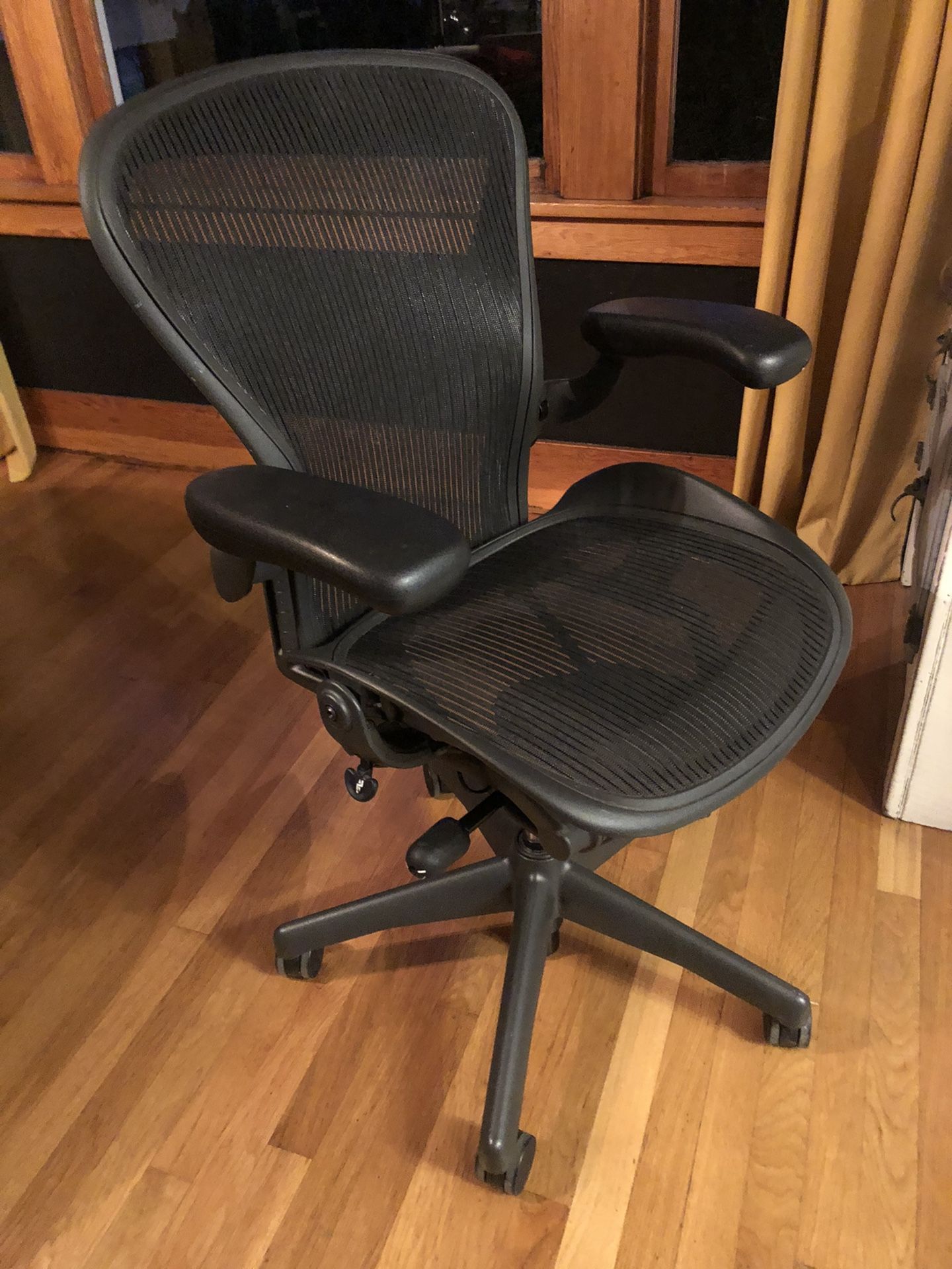 Herman Miller Aeron chair (Size B)