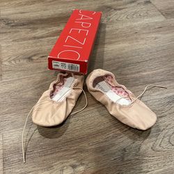 Capezio Ballet Shoes 1M