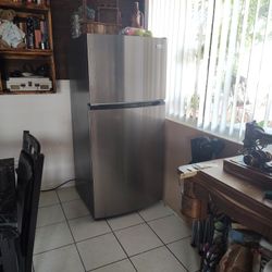 Refrigerator 