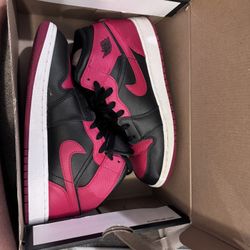 Jordan 1 Mid Size 7 
