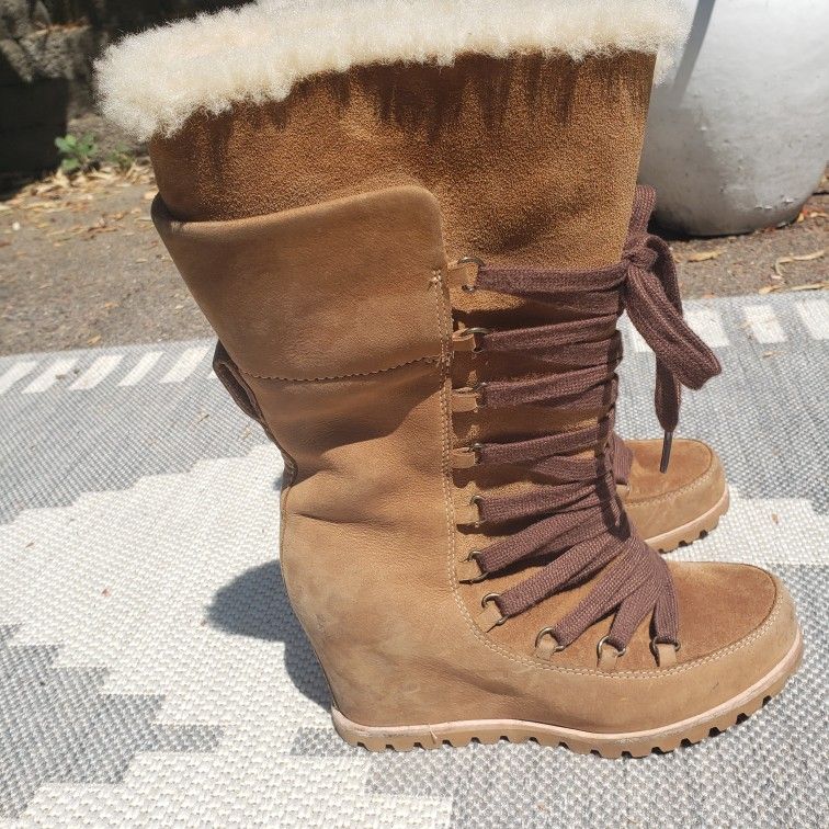 Woman Ugg Boots for Sale in Miami, FL - OfferUp