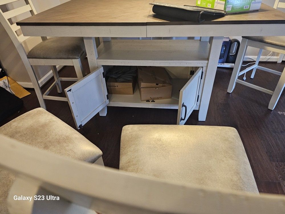 Riverdale 7 piece dining set with bench and 4 chairs/table and hutch