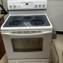 Frigidaire Electric stove