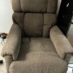 Brown recliner in good codition