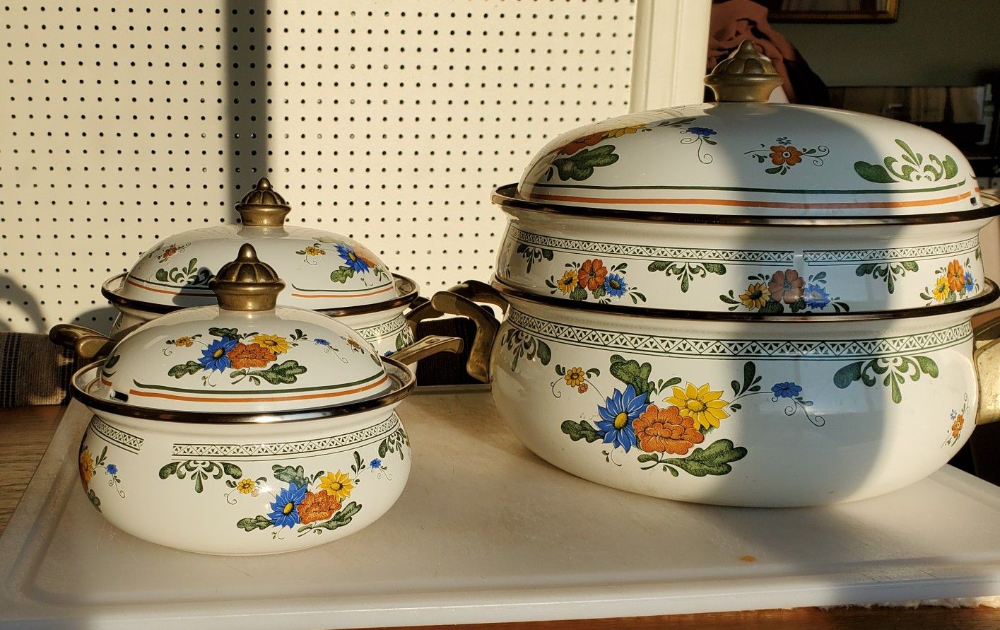 Mid century enamel ware 3 pots and a covered skillet