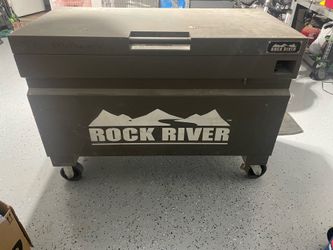 Jobsite tool box