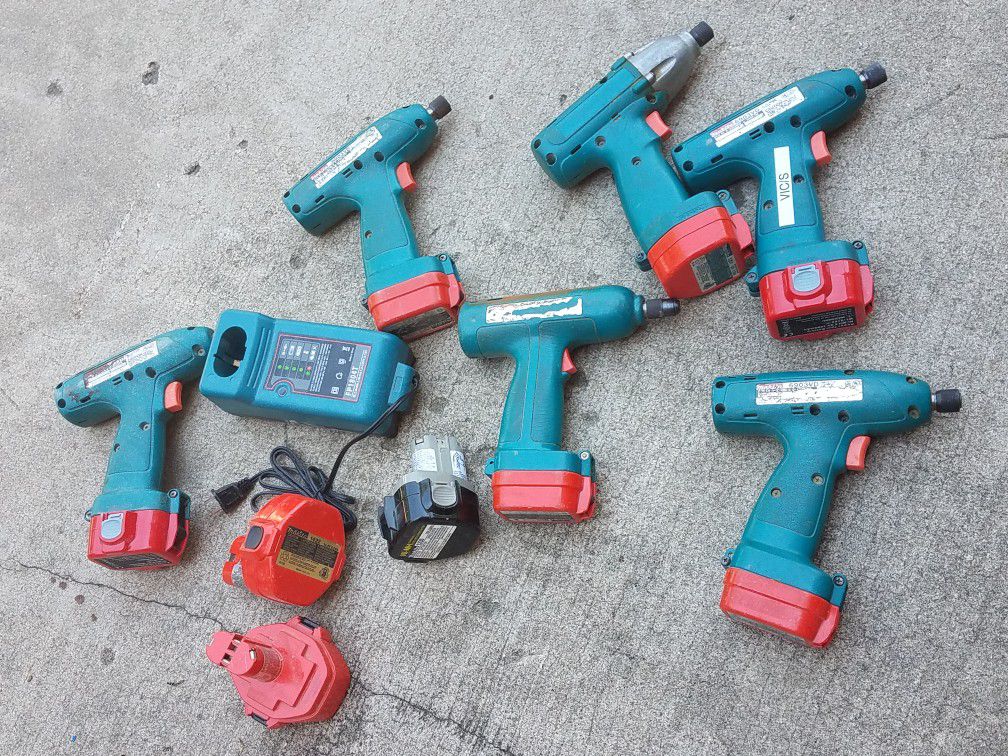 6 Makita Impact drill - 9.6v; one battery charger; 2 extra batteries