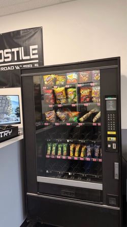 Snack vending machine