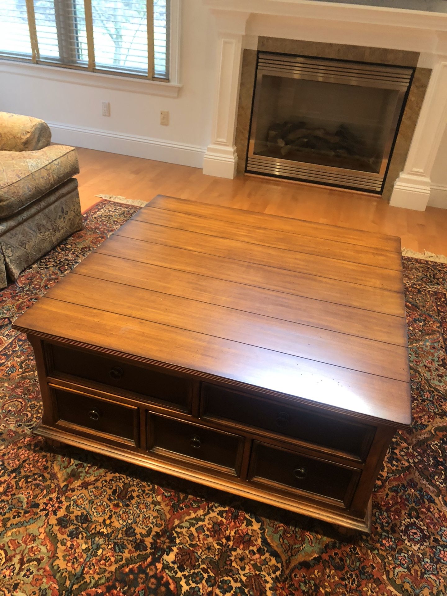 COFFEE TABLE - Lexington