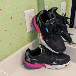 ADIDAS TORSION SNEAKERS SIZE 7.5