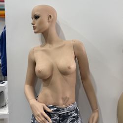 Female Mannequin 