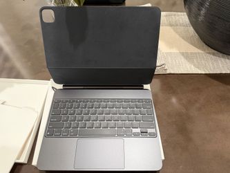 iPad Pro 13” Magic Keyboard
