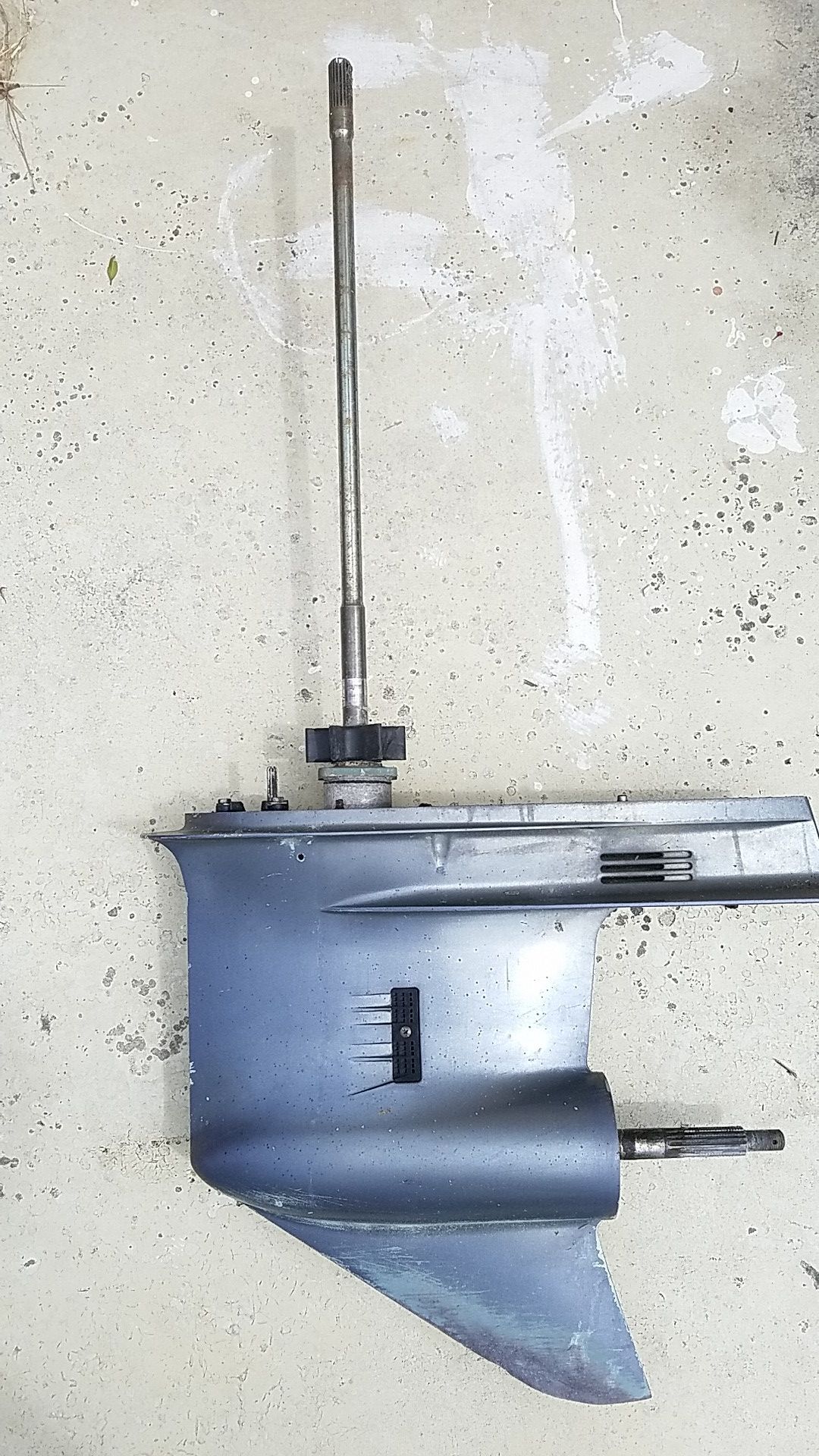 Yamaha outboard motor lower unit from 2003 150TXRB for Sale in Fort