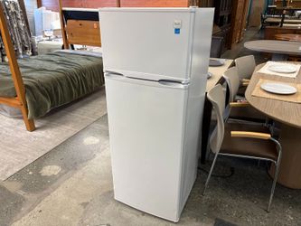 AVANTI 7.3 cu.ft. Freestanding Top Freezer Refrigerator Model # AVRPD7300BW