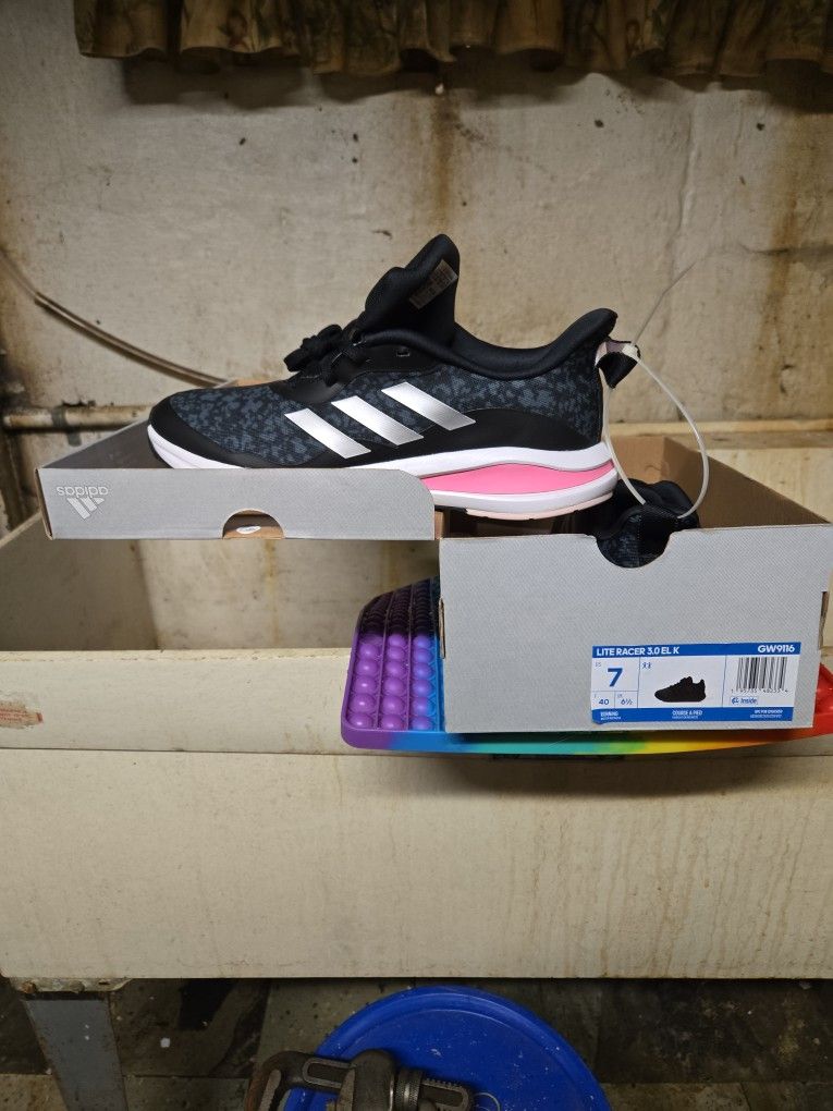 Brand New Lite Racer Adidas Shoes. Size 7