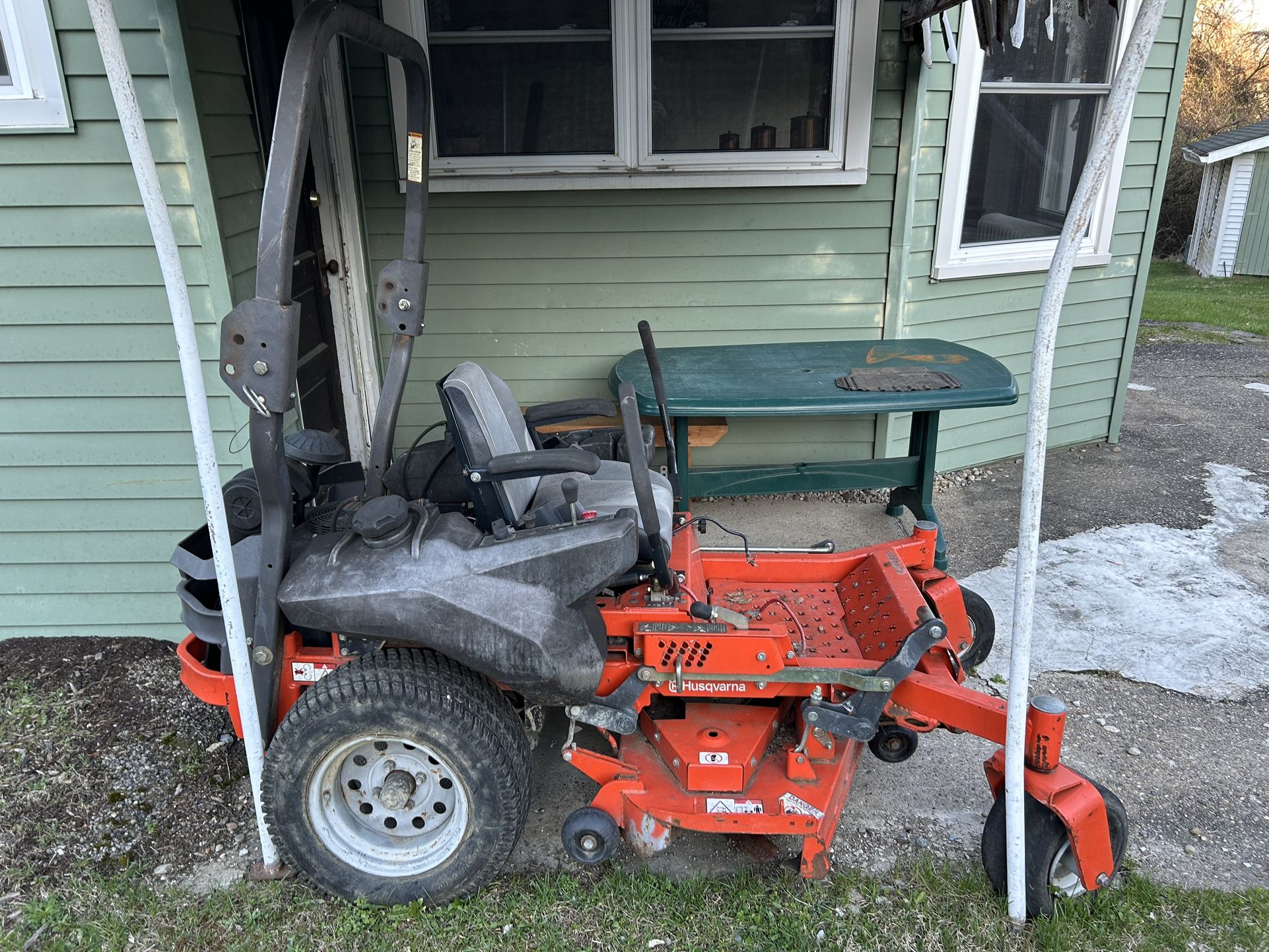 Husqvarna P-ZT4822 Zero Turn Mower