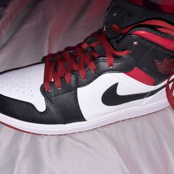 Air Jordan 1 Mid Gym Red Black Toe