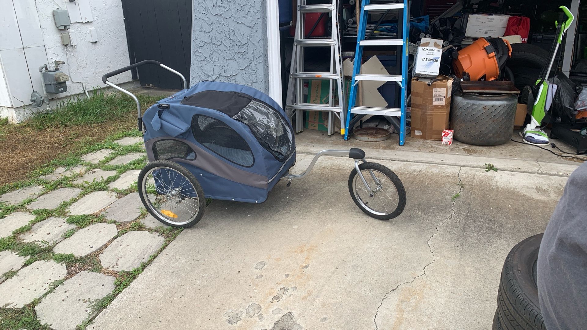 Stroller Bicycle Bracket Missing.
