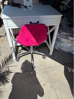 BEAUTIFUL WHITE DESK AND BEAUTIFUL PINK CHAIR $95 FOR BOTH