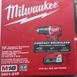 Milwaukee M18 18V Lithium-lon Brushless Cordless 1/2 in. Compact Drill/Driver with One 2.0 Ah Battery, Charger and Tool Bag 
