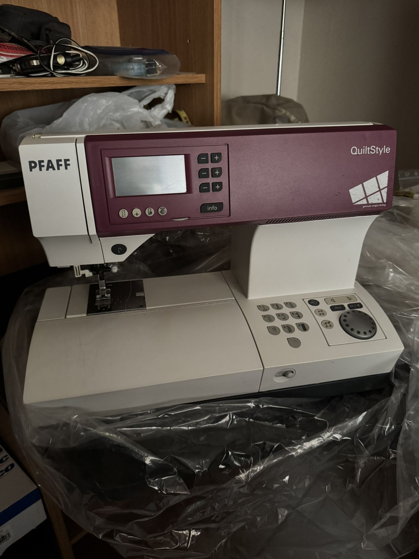 PFAFF Quilt Style 2042