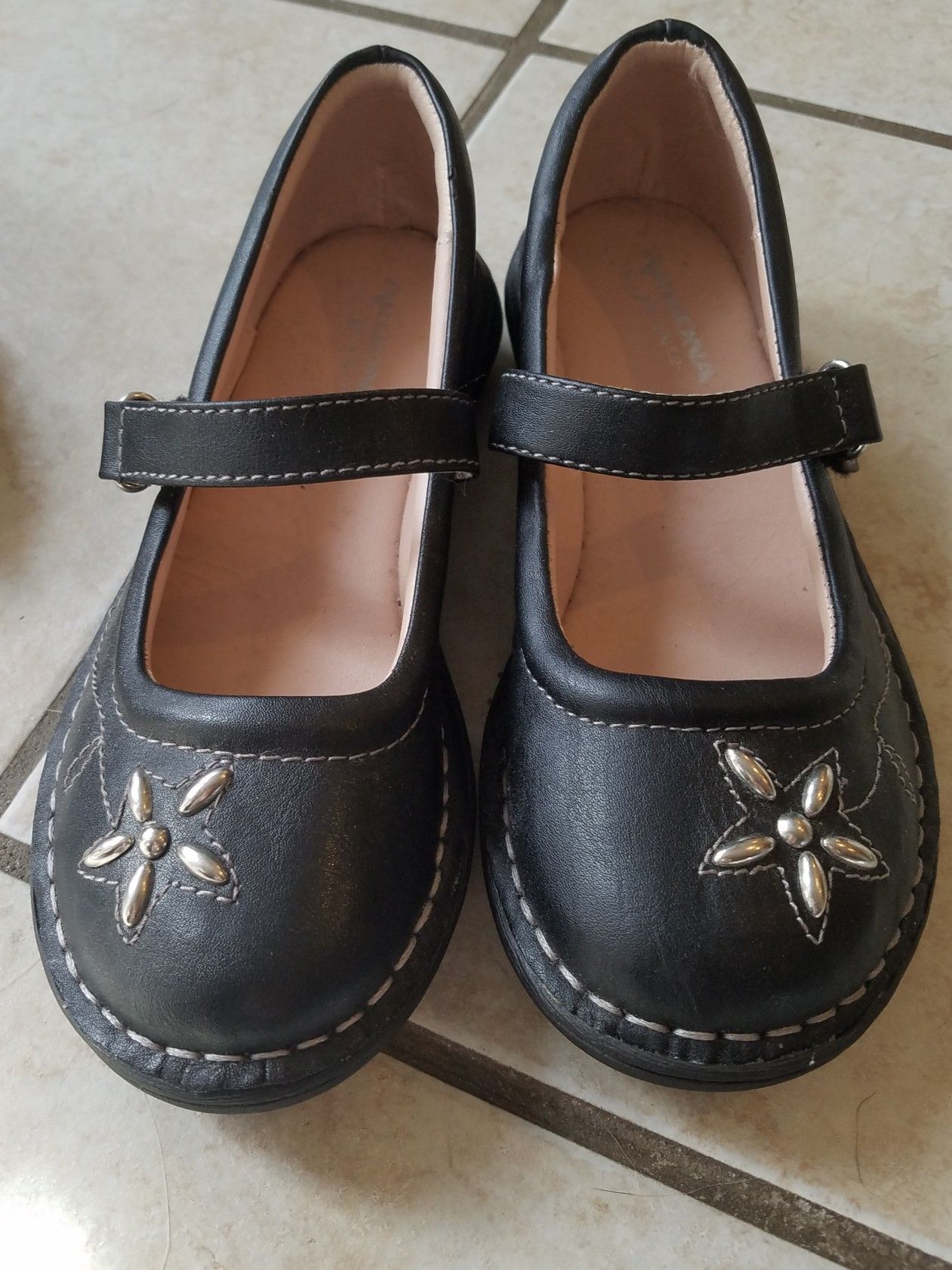 Girls size 1 blue dress shoes never wore. Danskin shoes used condition