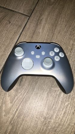 Silver Xbox controller