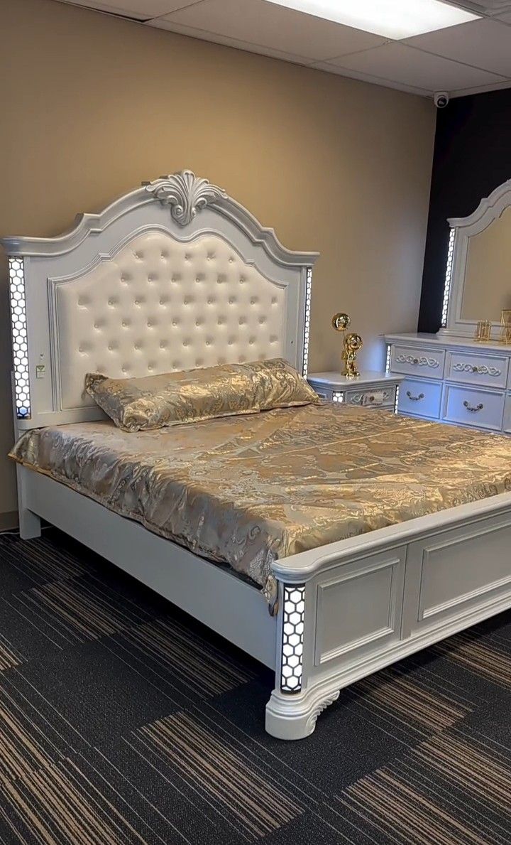 SUPER OFFER π BEDROOM SET π BED
π DRESSER π MIRROR π NIGHTSTAND π ASK FOR PRICE π