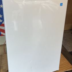 Mini Fridge with Small Freezer