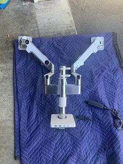 **HUMANSCALE DUAL MONITOR ARM with M/CONNECT2 POWER BASE**