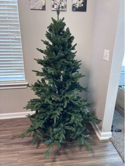 5FT Artificial Christmas Tree – Premium Spruce Design with 1239 PE & PVC Branch Tips | Hinged Branches & Foldable Metal Stand | Perfect for Apartments