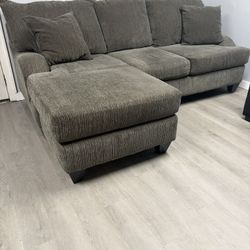 Sectional Couch With Reversible Chaise