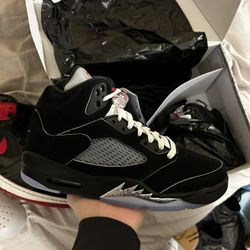 Jordan 5 Reimagined Metallic Black 