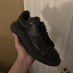 AUTHENTIC MCQUEENS SZ 9-9.5