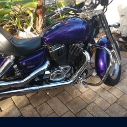 Honda shadow Sabre 1100 Mint Low Miles 