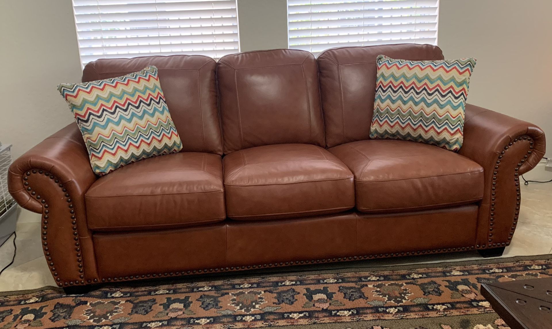 IMMACULATE LEATHER LIVING ROOM SET/ RETAIL IS $4,000