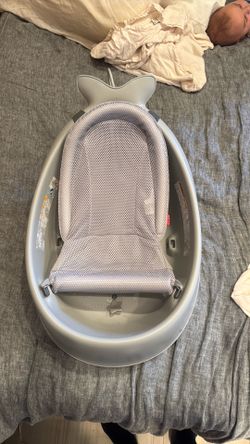 Free Skip Hop Whale baby bath