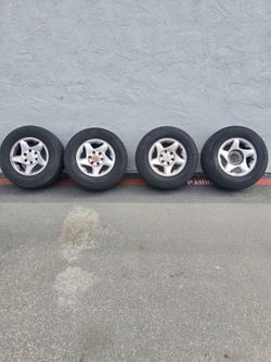 Gen 1 tundra wheels and tires.