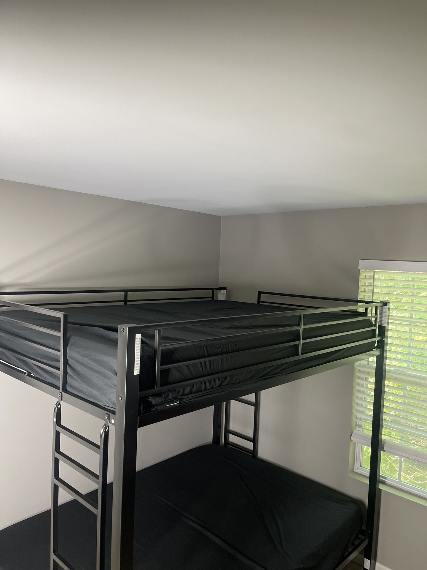 (Never used)DHP Full Kids Metal Bunk Bed, Black With Brand New Mattress