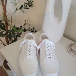 Brand NEW Womens White Vans Size 8