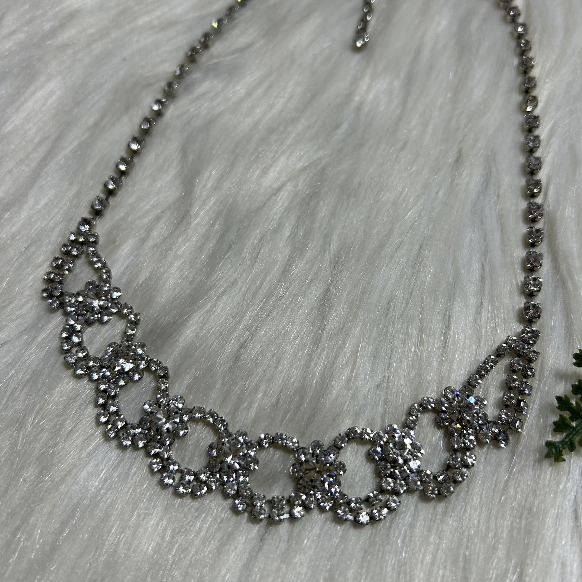 Bridal prom statement faceted rhinestones silver tone Necklace 