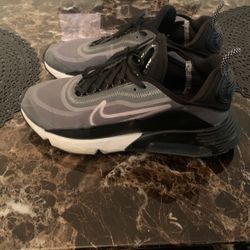 Women size 10 Airmax sneakers
