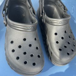 YOUTH CROCS (Color: Black) - Size 3 