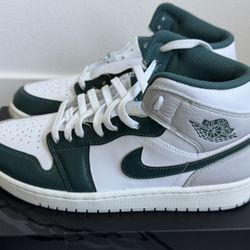 Brand New Air Jordan 1 Mid SE "Oxidized Green" - Size M9.5/W11